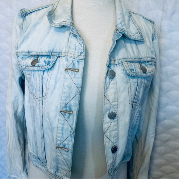 💎5/$25💎 Light Blue Jeans Jacket - Picture 4 of 5